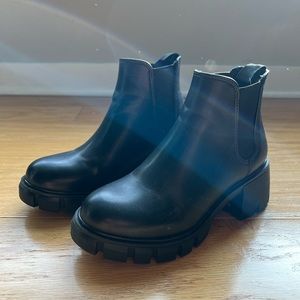Brand New Size 5.5 Steve Madden Howler Chelsea Boot